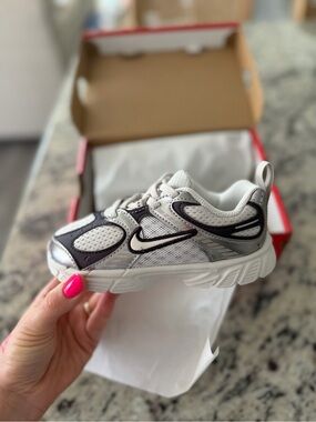Nike V5 RNR- toddler- brand new